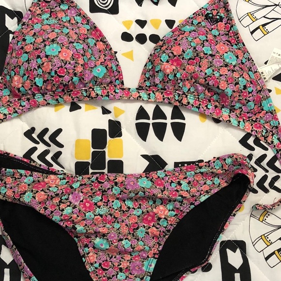 Roxy - Picture 2 of 2